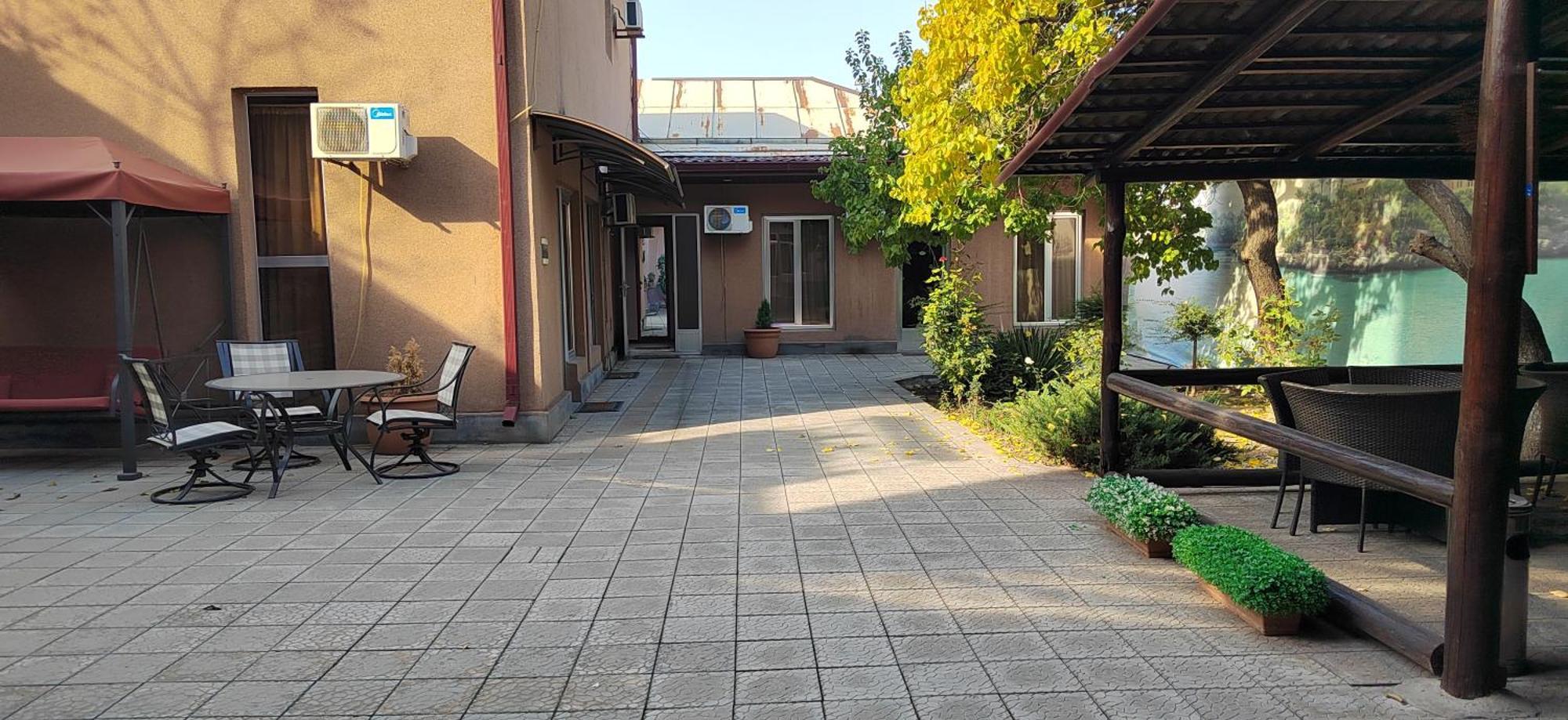 Areg Hotel Jerevan Buitenkant foto