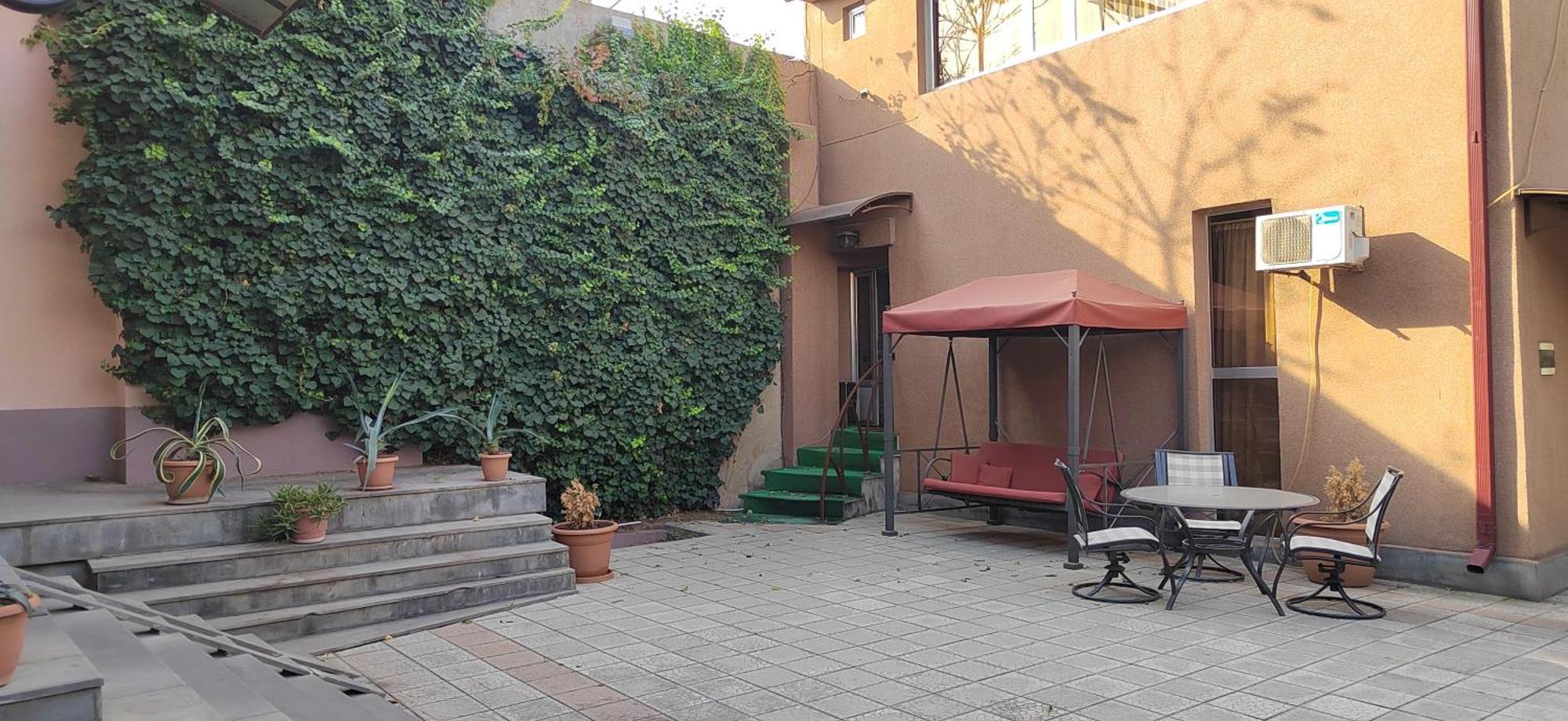 Areg Hotel Jerevan Buitenkant foto