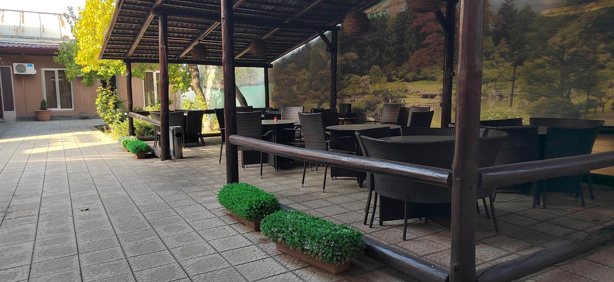 Areg Hotel Jerevan Buitenkant foto