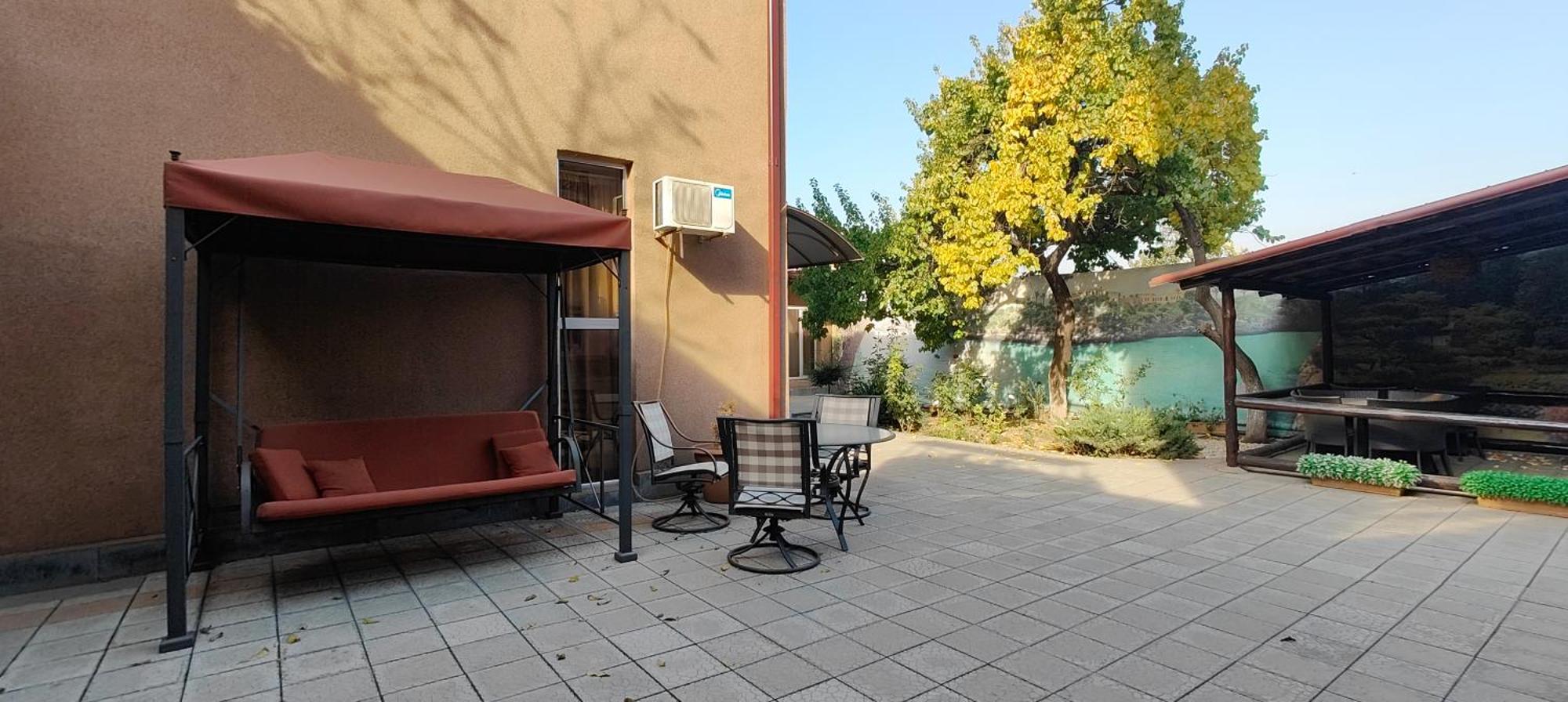 Areg Hotel Jerevan Buitenkant foto