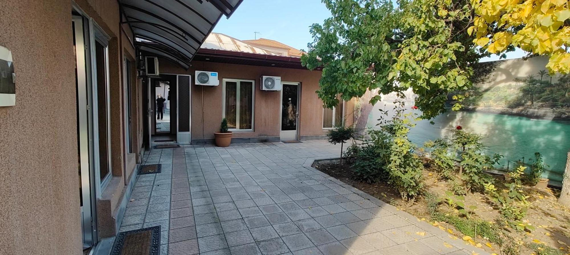 Areg Hotel Jerevan Buitenkant foto