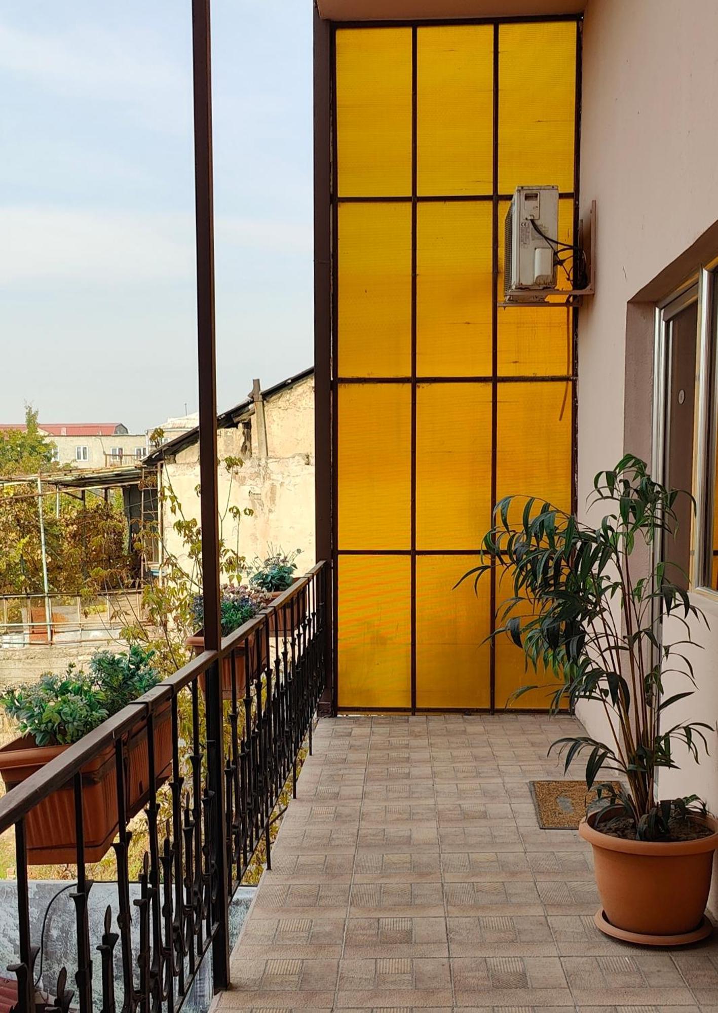 Areg Hotel Jerevan Buitenkant foto