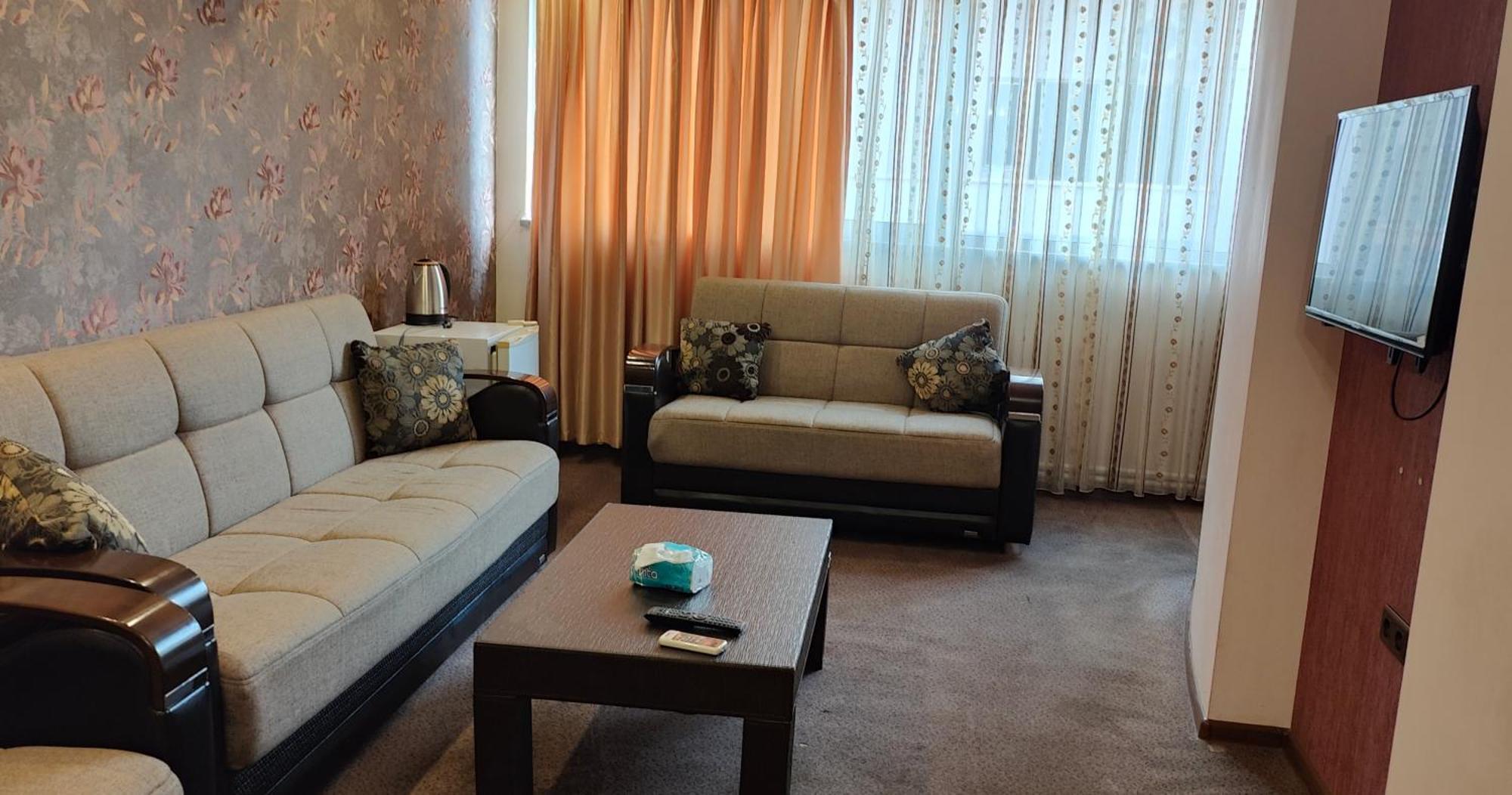 Areg Hotel Jerevan Buitenkant foto