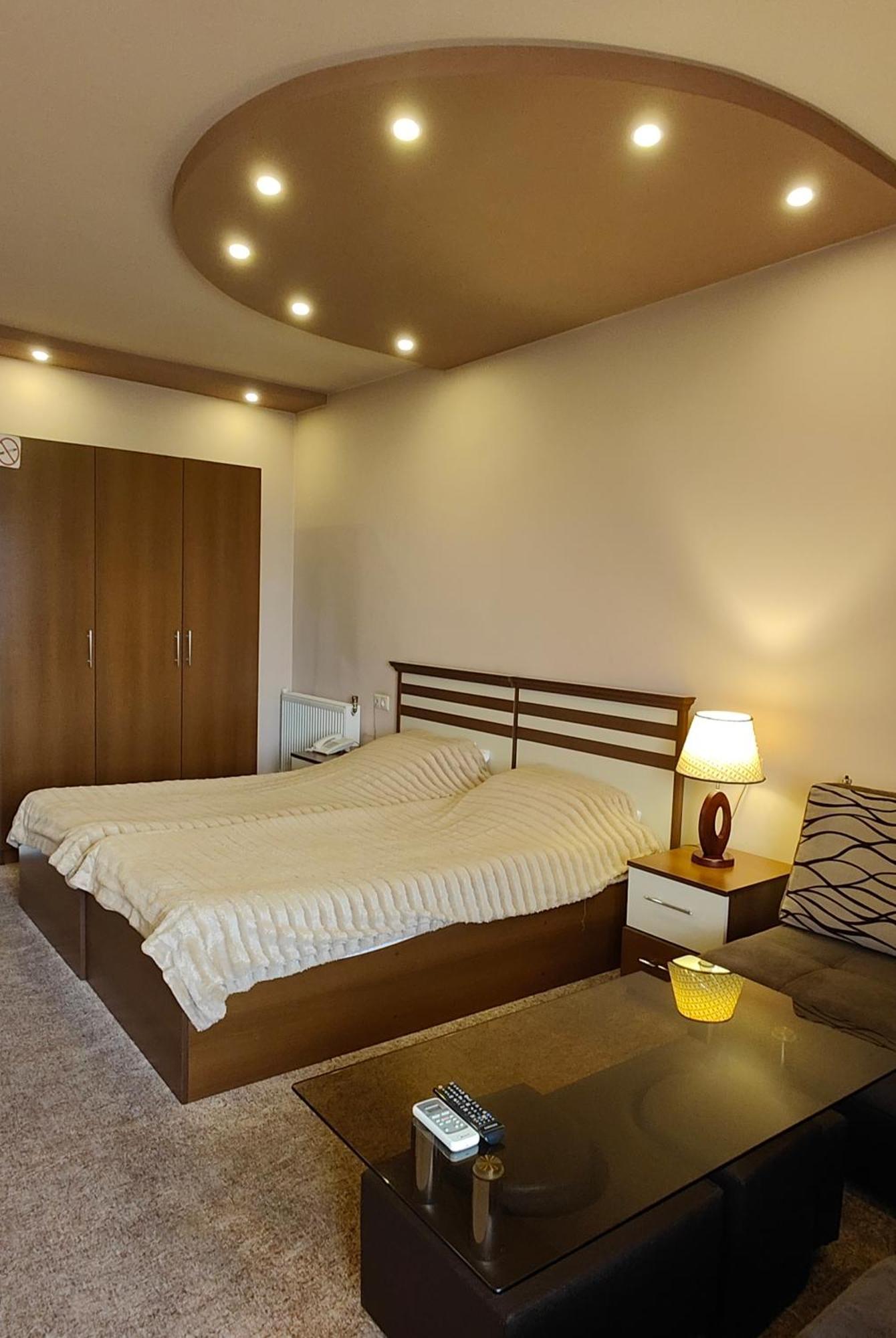 Areg Hotel Jerevan Buitenkant foto