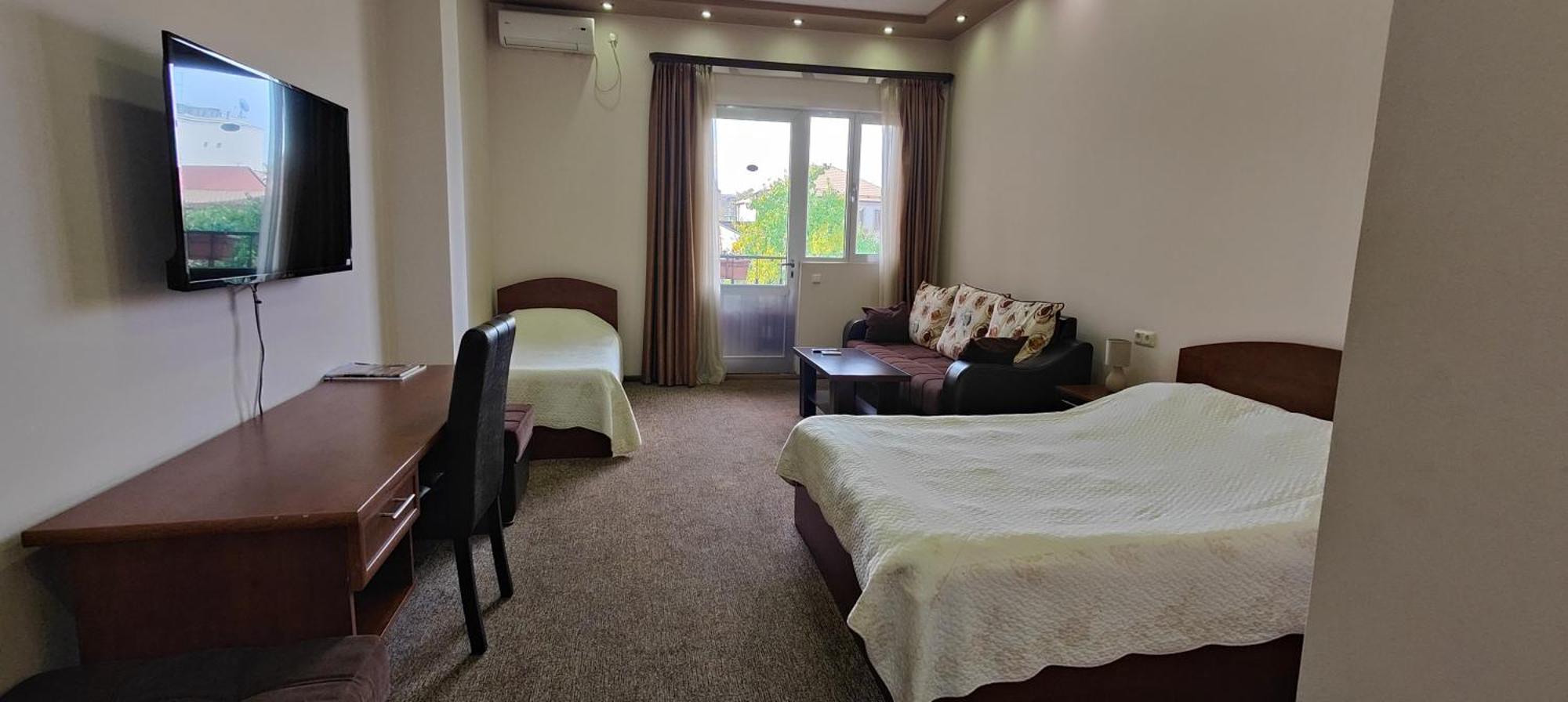 Areg Hotel Jerevan Buitenkant foto