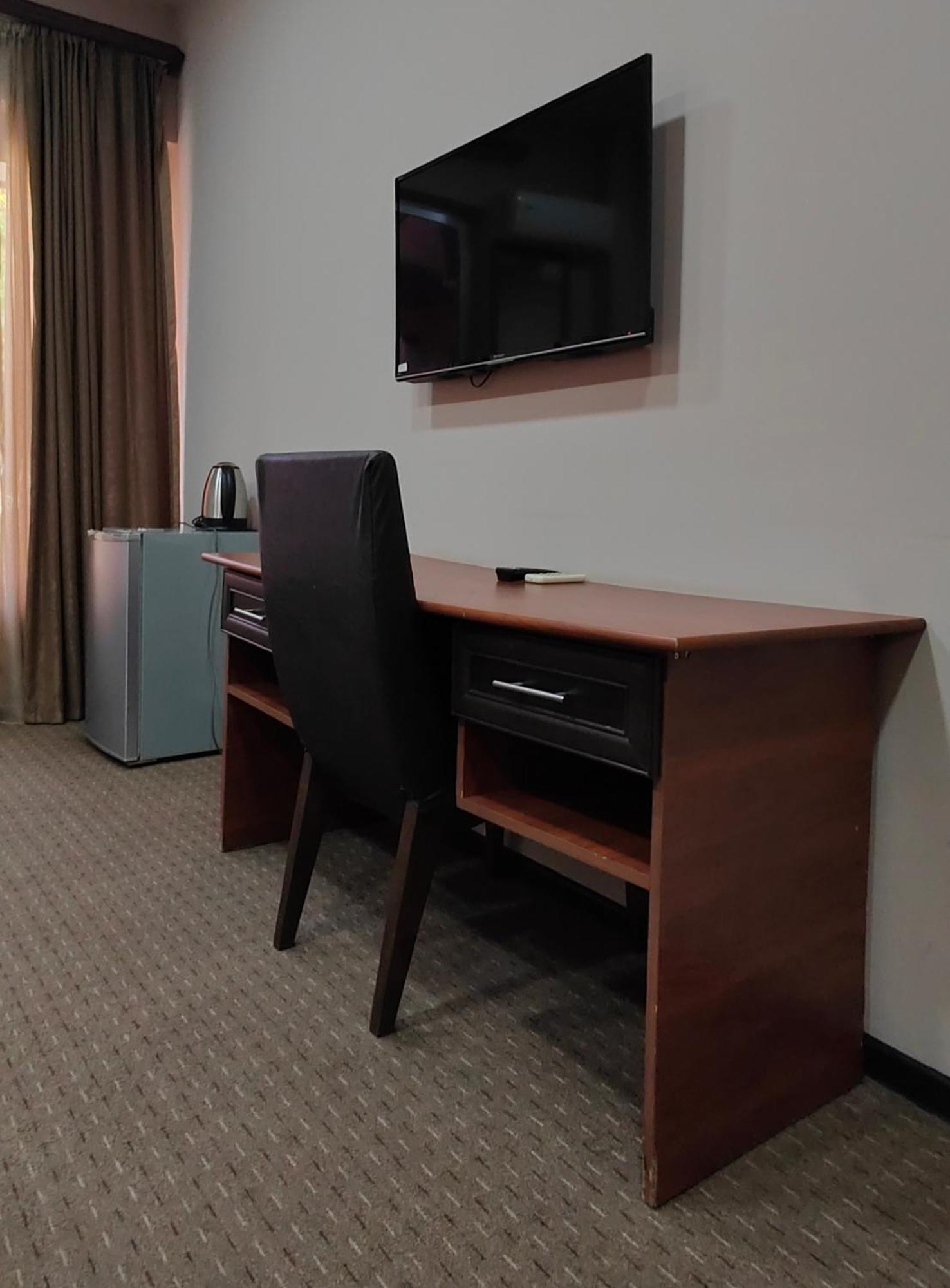 Areg Hotel Jerevan Buitenkant foto